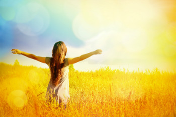 Woman in sun-Horses-Lifestyle